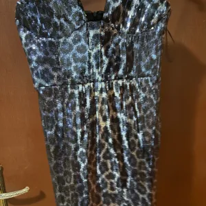 Zara svecana haljina