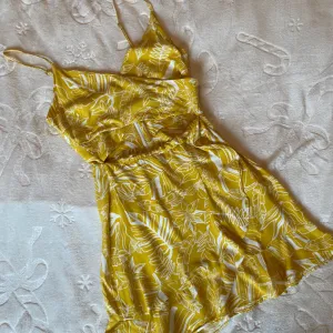 Pull&Bear - mini letnja haljina