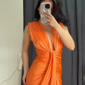 Elegantna haljina od likre