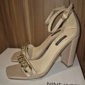 Nine West bež sandale br.40