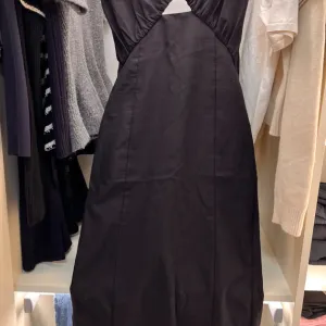 Zara crna duga haljina