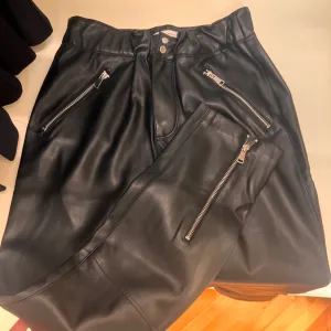 Zara kozne pantalone