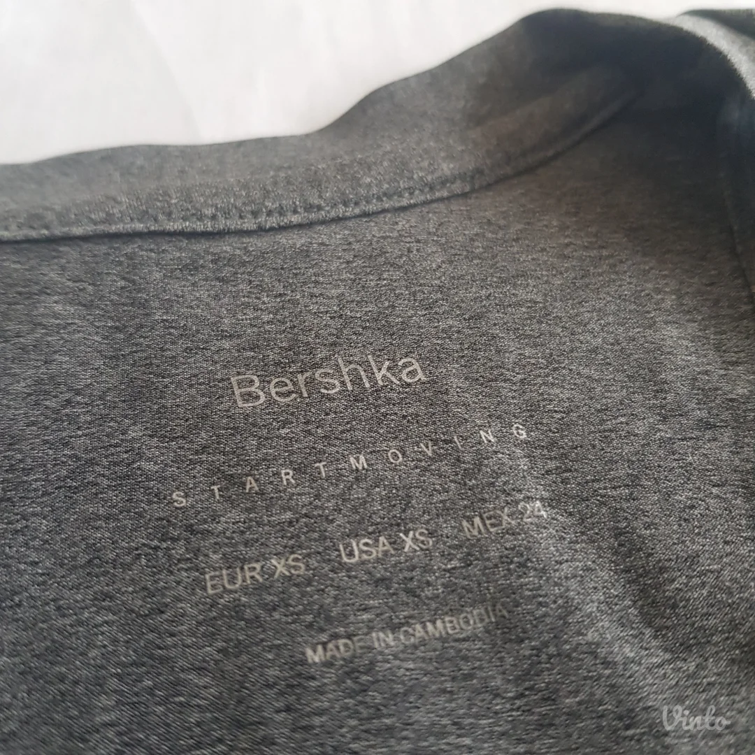 Bershka sportska majica sa otvorenom ledjima