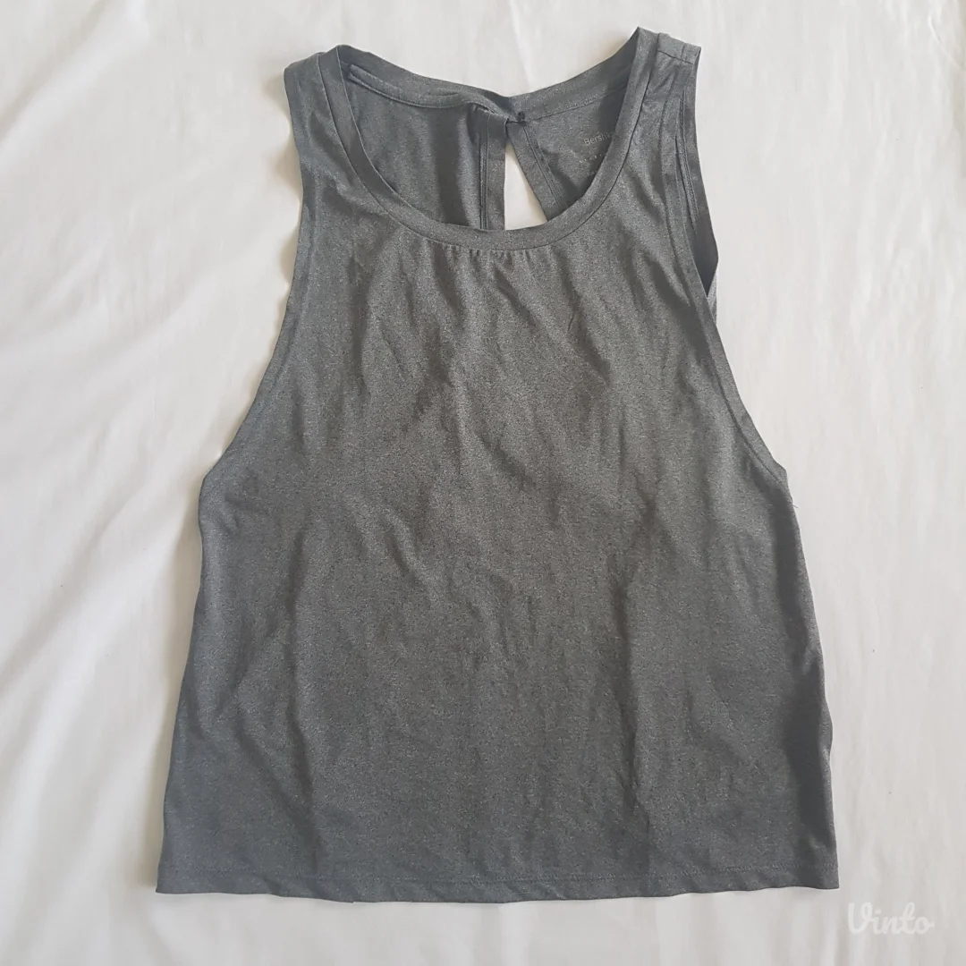 Bershka sportska majica sa otvorenom ledjima