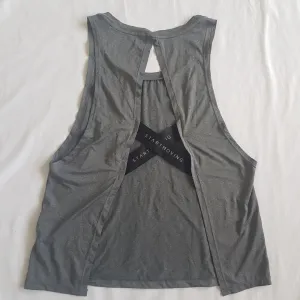 Bershka sportska majica sa otvorenom ledjima
