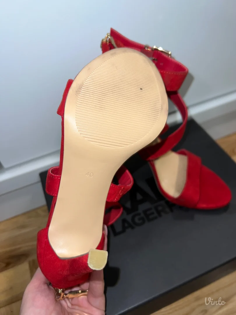 Crvene sandale na štiklu