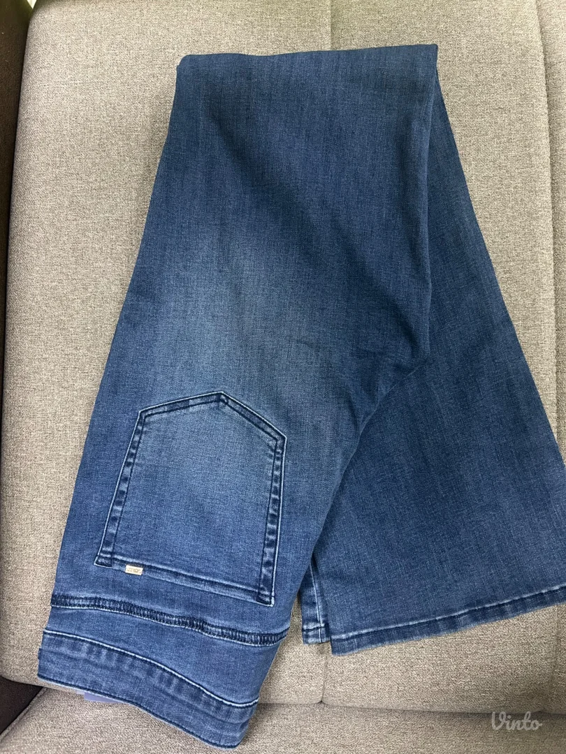 Guess nove farmerke iz Amerike