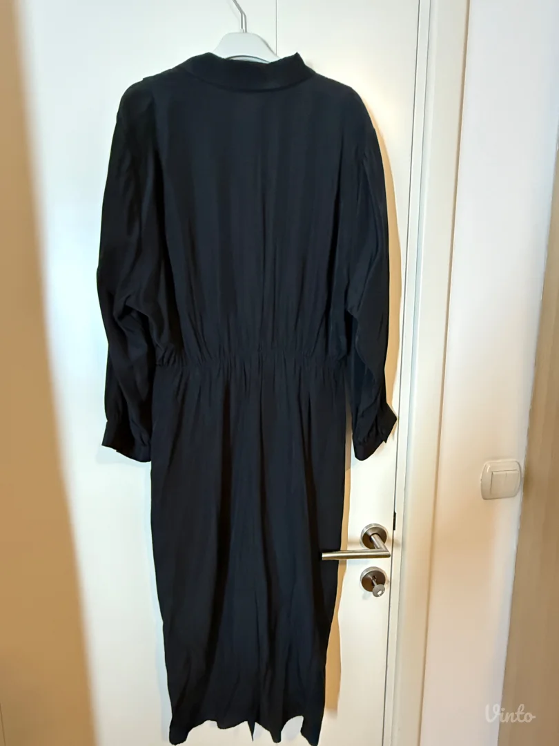 Prodajem original Sisley haljinu, nošenu samo jednom, u odličnom stanju.