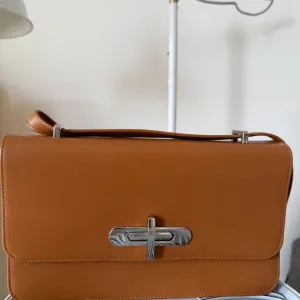 MONA kožna torba – NOVA, nikad nošena