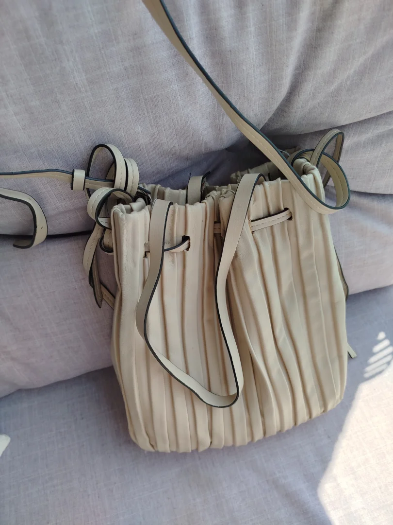 Zara bez, plisirana torba