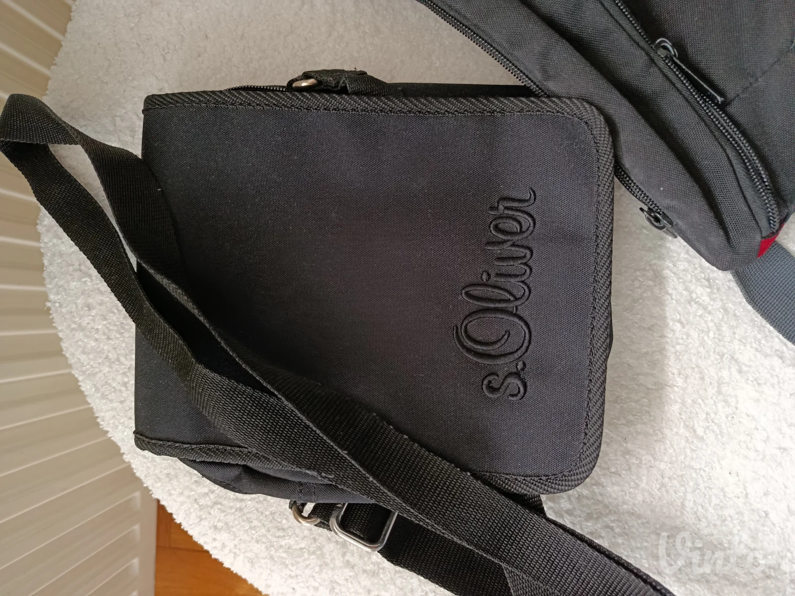 S'Oliver crna muska torbica na rame