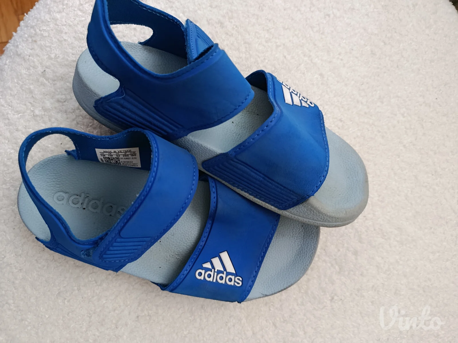 Adidas plave sandale za decake, br.32