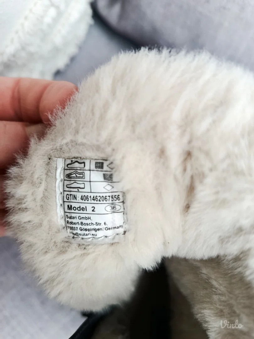 Zimske crne cizme za devojcice/ zene, br.36