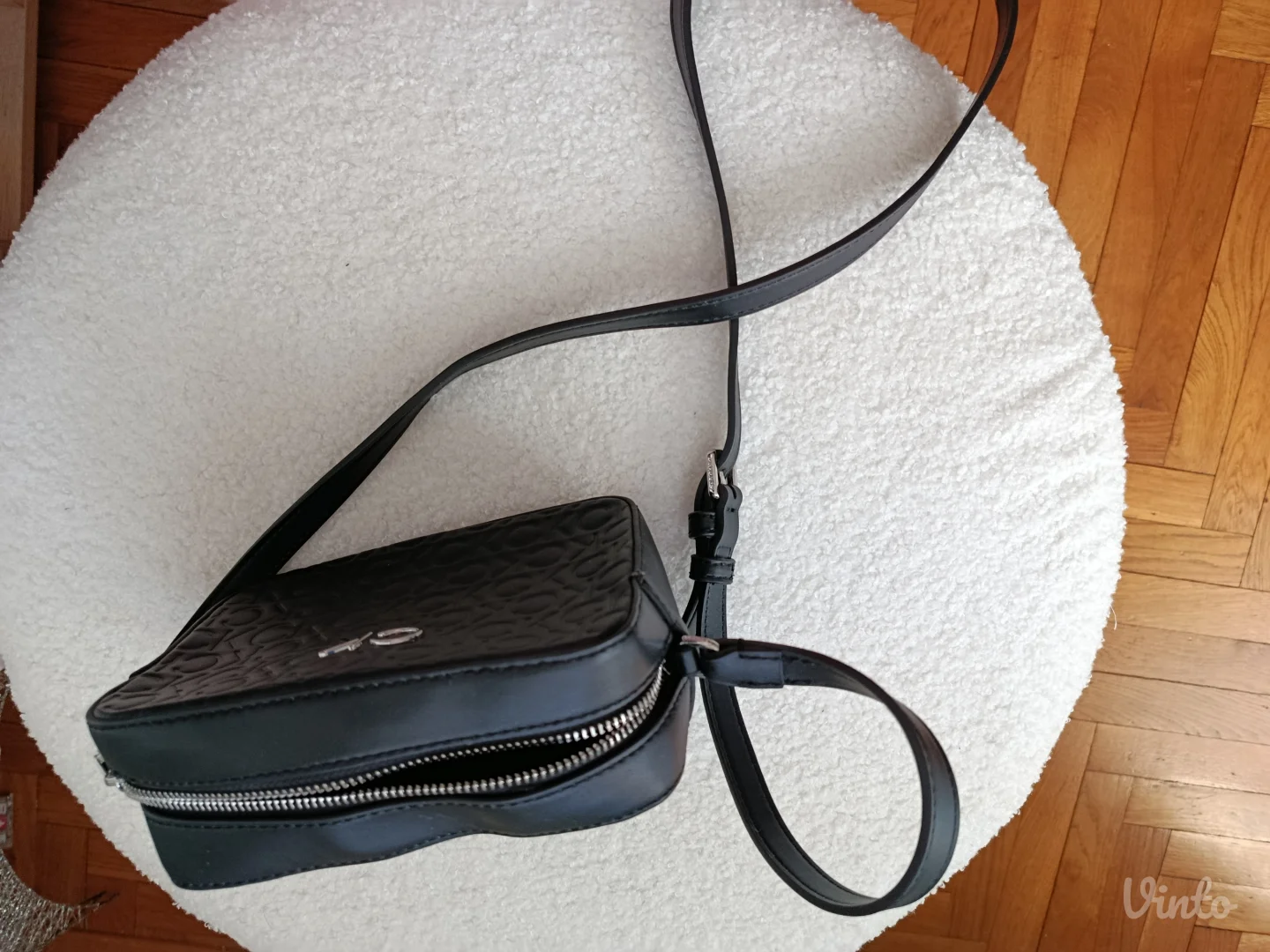 Calvin Klein crna, mini torbica na rame