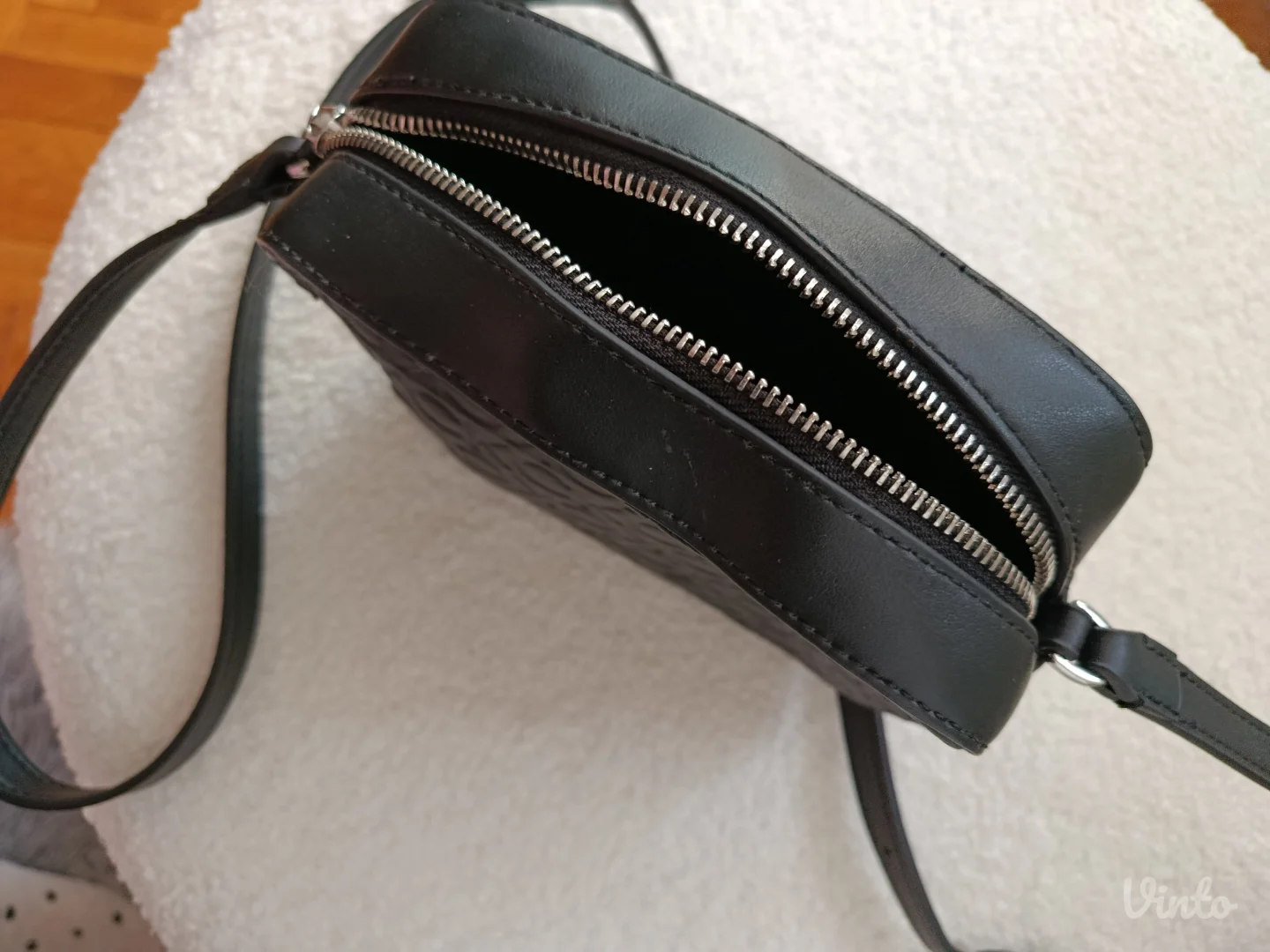 Calvin Klein crna, mini torbica na rame