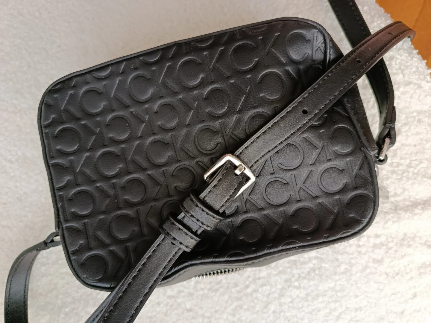 Calvin Klein crna, mini torbica na rame