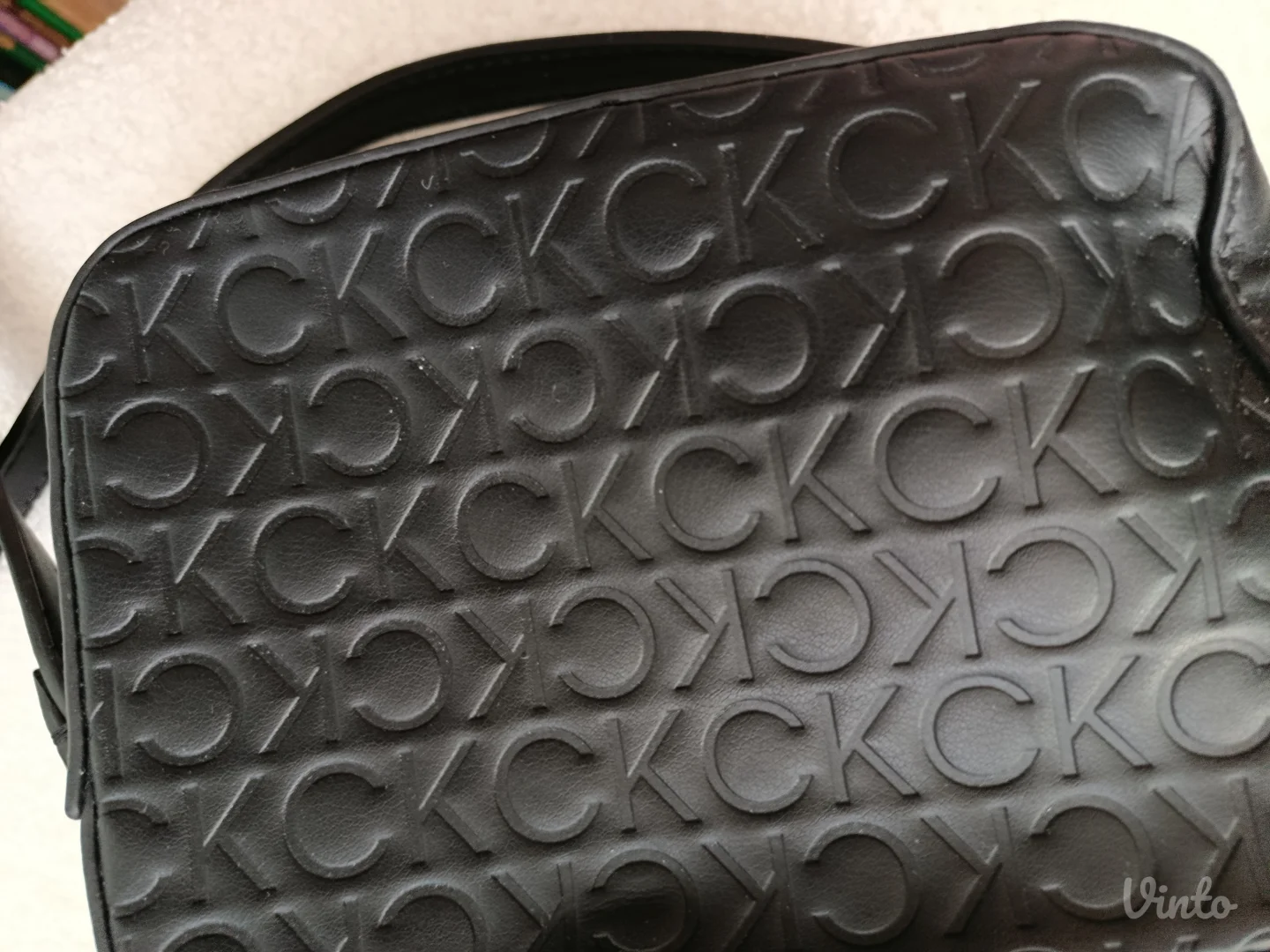 Calvin Klein crna, mini torbica na rame