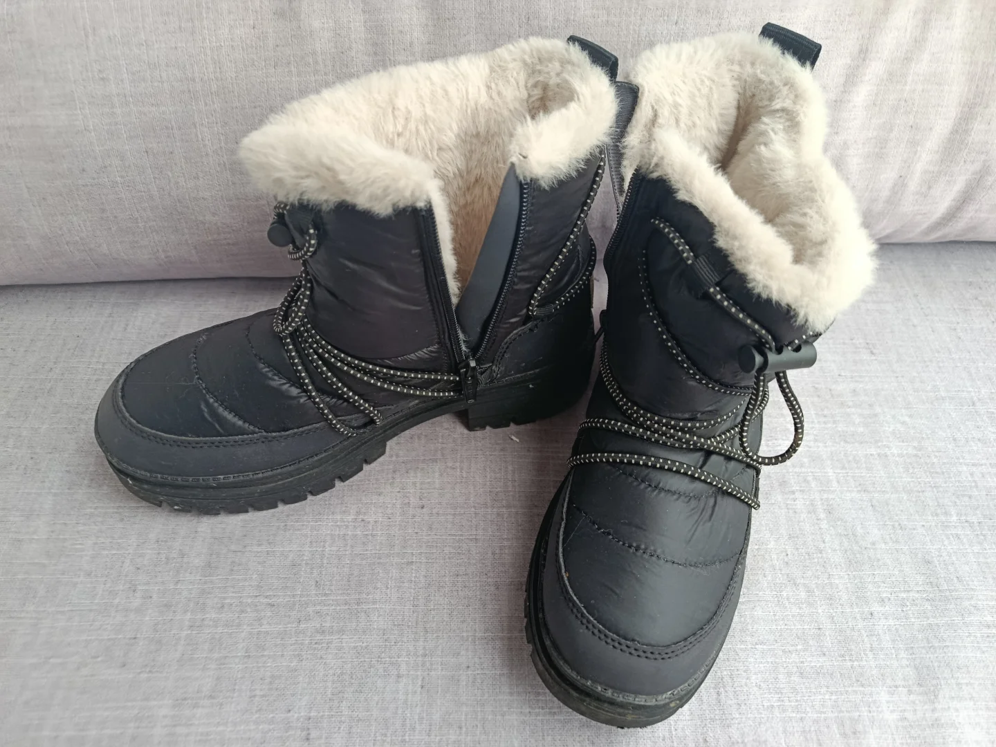 Zimske crne cizme za devojcice/ zene, br.36