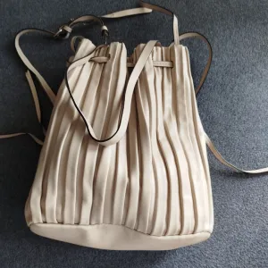 Zara bez, plisirana torba