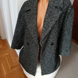 Kaput zenski, S vel, Reserved, kao novo