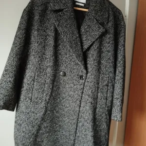 Kaput zenski, S vel, Reserved, kao novo