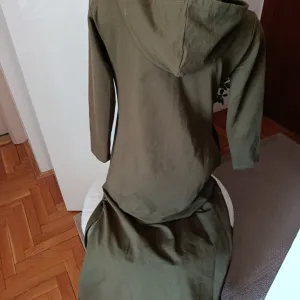 Sportska duga haljina sa kapuljacom, S/ M