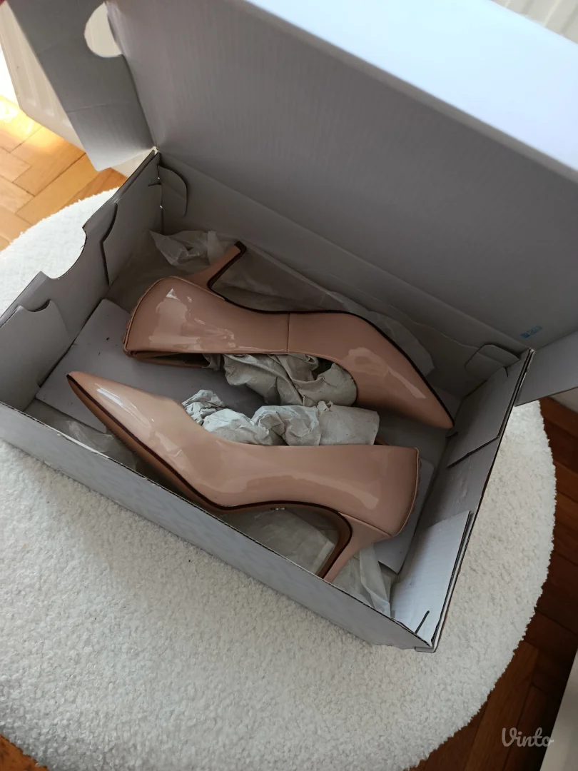 S' Oliver salonke,nude lakovan, br.36, NOVO