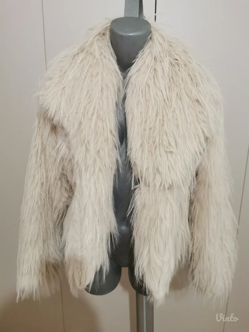 Nova bunda od vestackog krzna sa etiketom