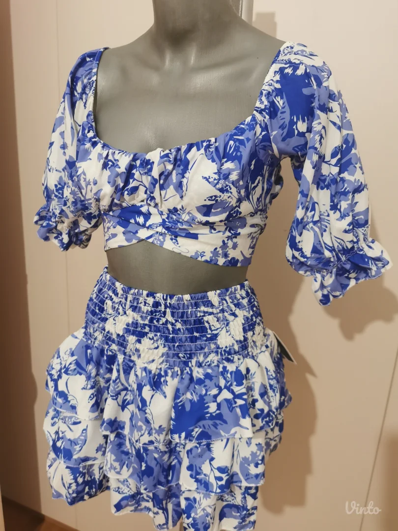 Nov komplet sa etiketom