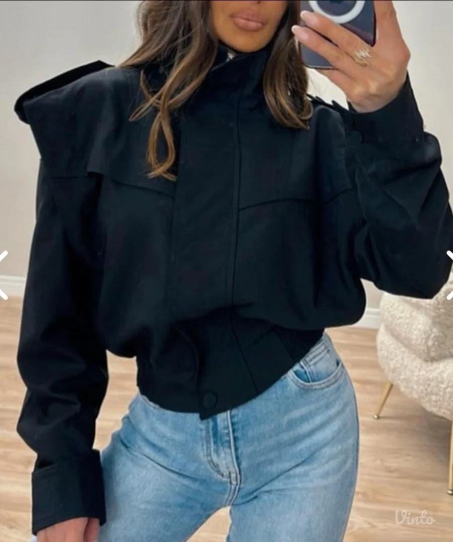 Nova jakna sa etiketom