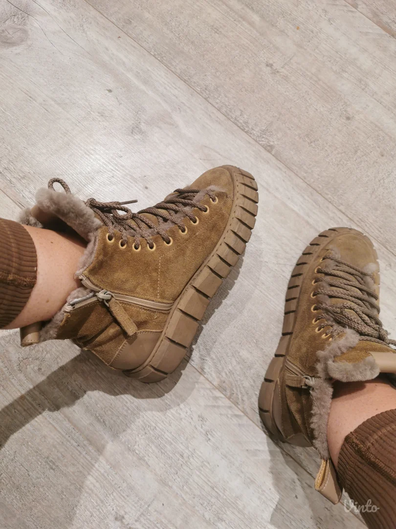 L'estrosa kozne cizme