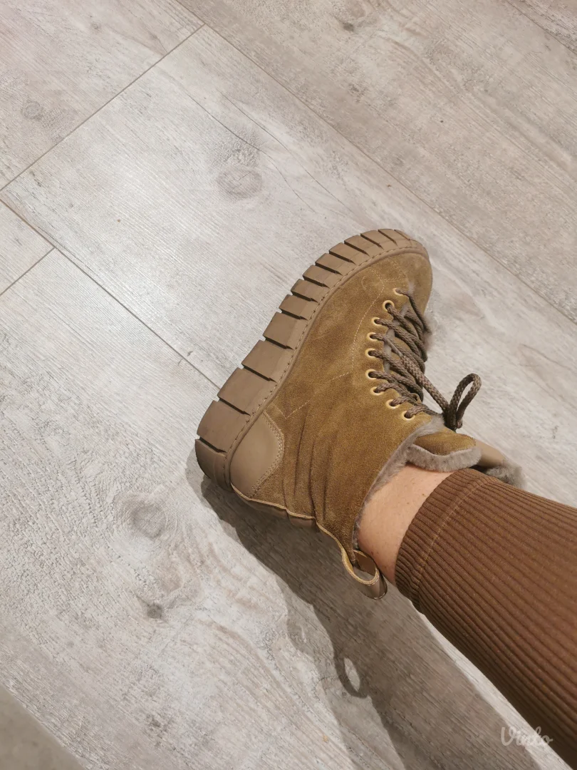 L'estrosa kozne cizme