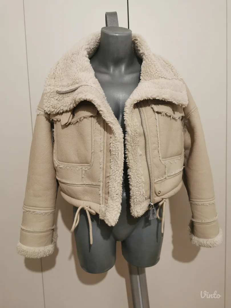 Nova jaknica sa etiketom