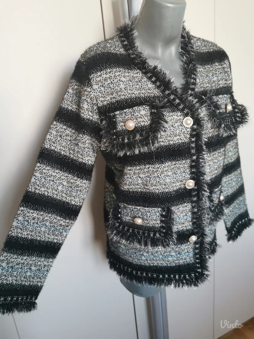 Nov dzemper sa etiketom