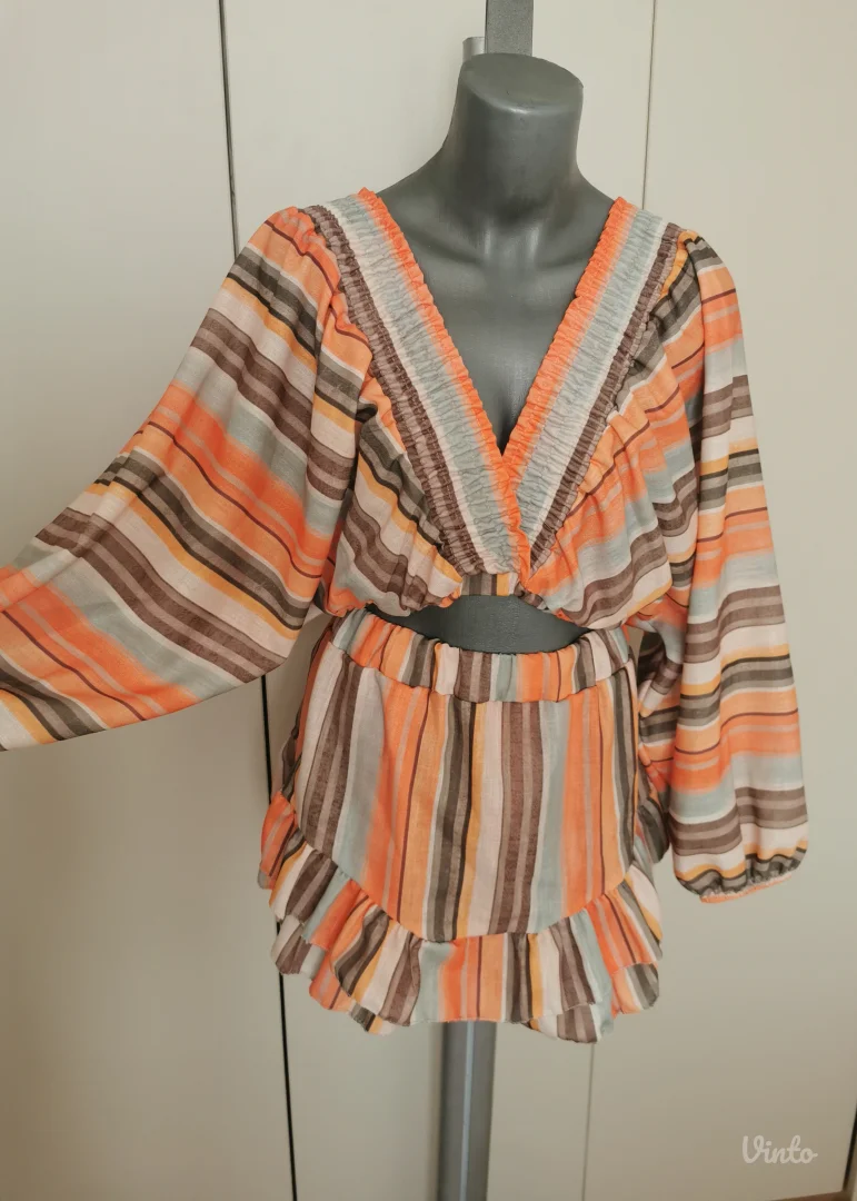 Nov komplet sa etiketom