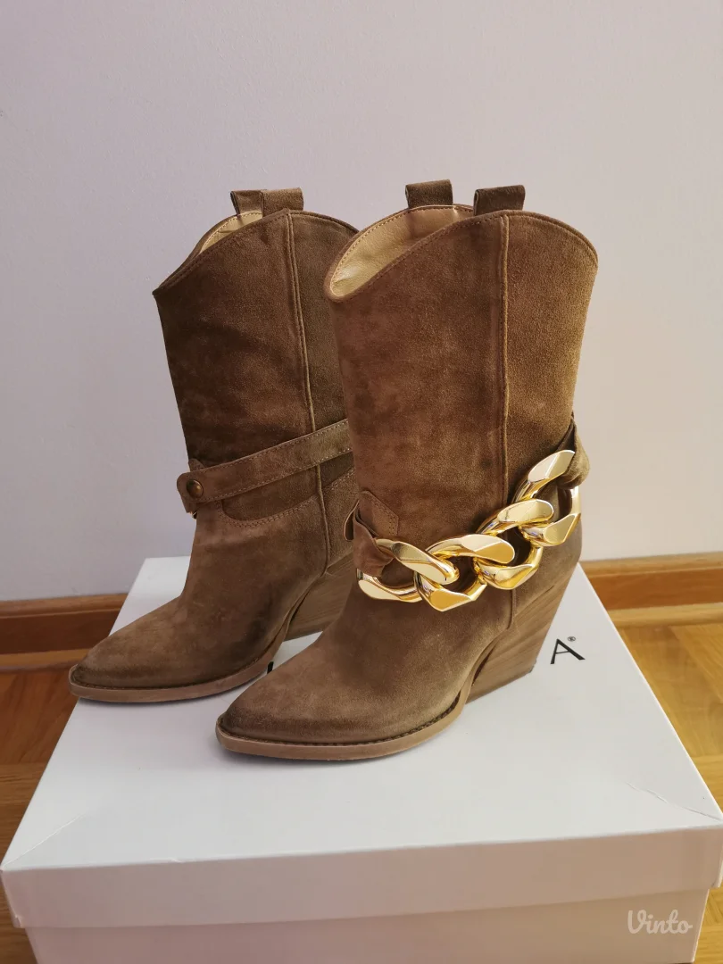 L'estrosa kozne kaubojke