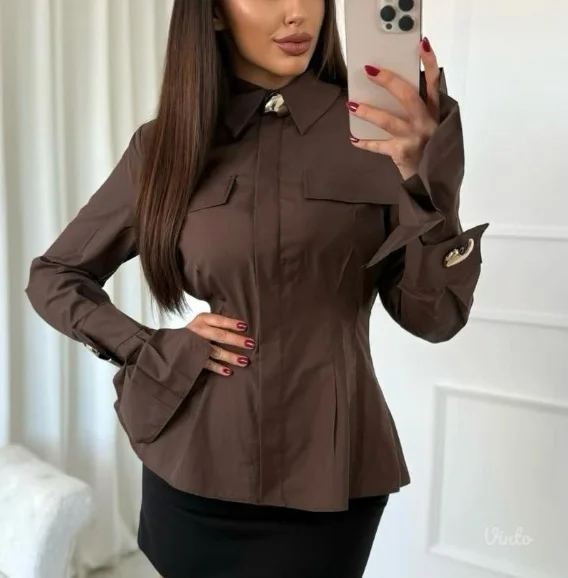 Nova kosulja sa etiketom