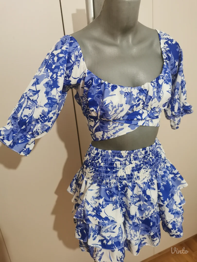 Nov komplet sa etiketom