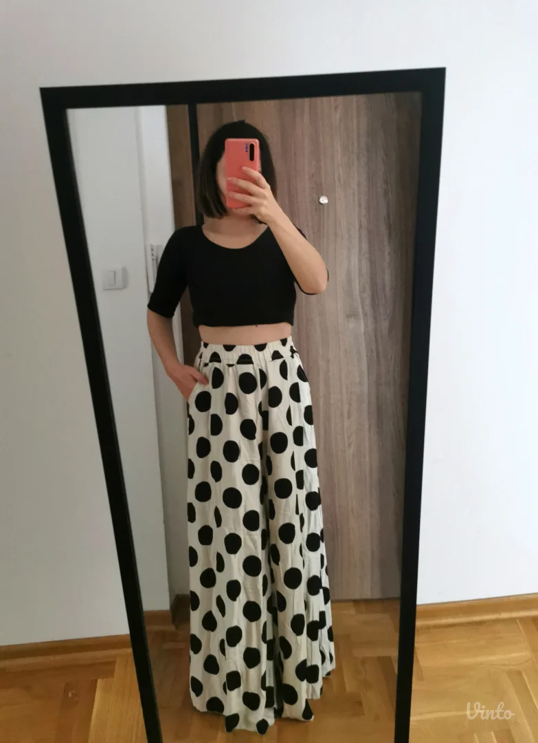 Nove pantalone sa etiketom