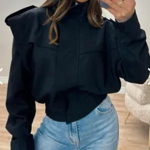 Nova jakna sa etiketom