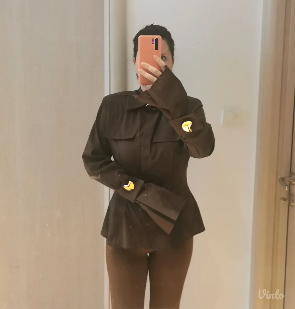 Nova kosulja sa etiketom