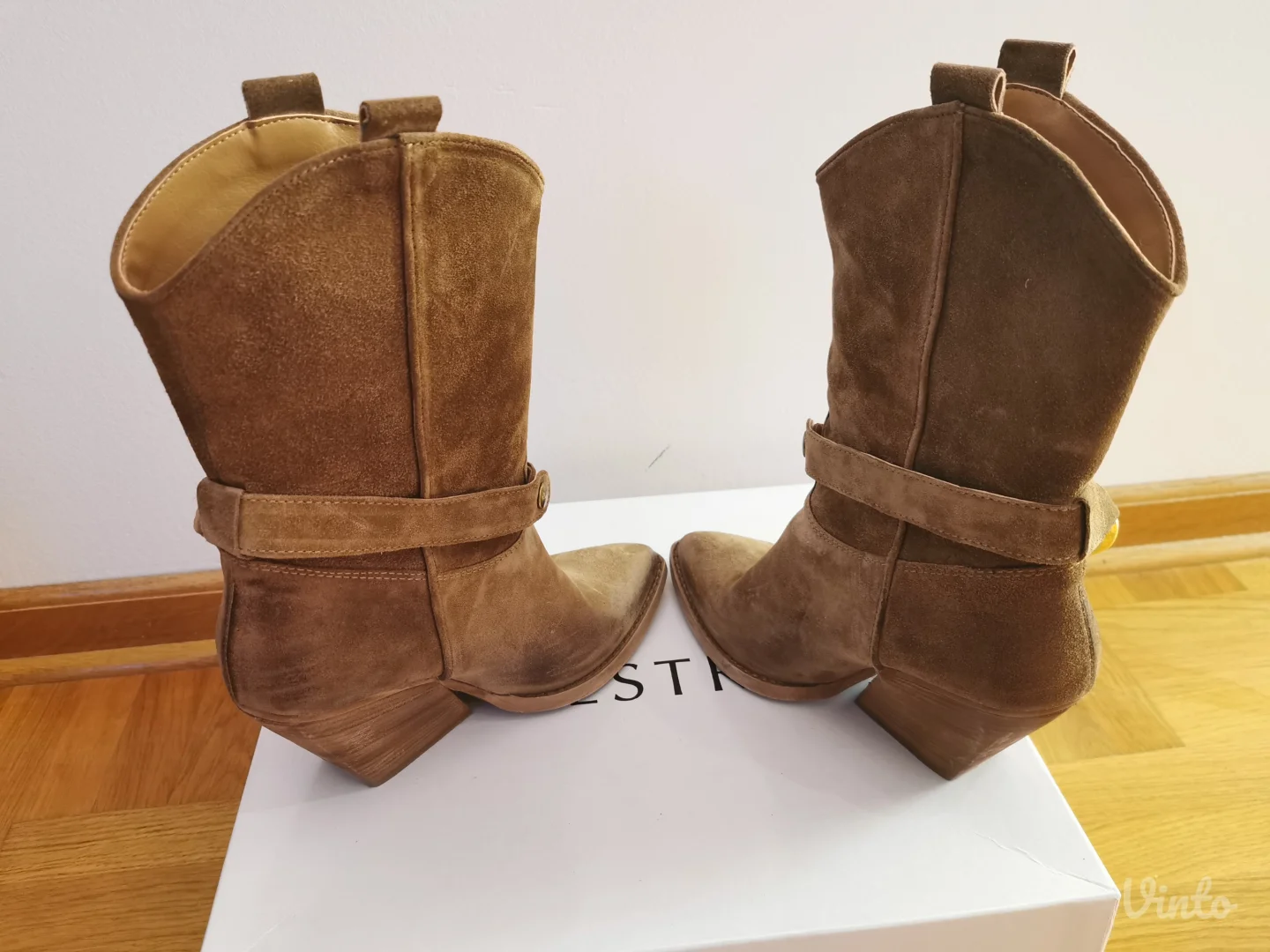 L'estrosa kozne kaubojke