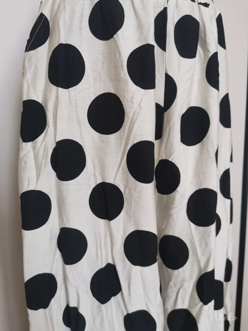 Nove pantalone sa etiketom