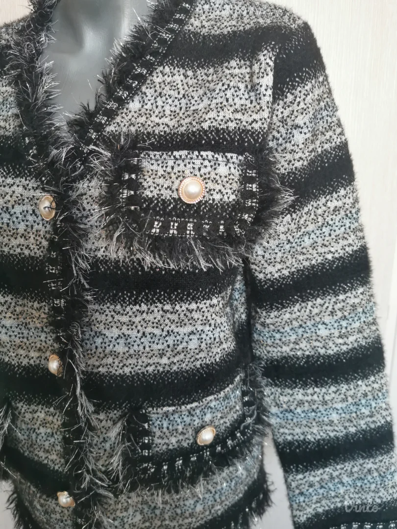 Nov dzemper sa etiketom