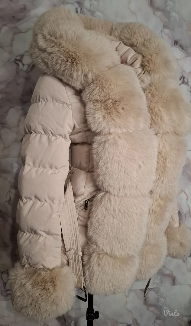 Bež topla jakna sa krznom