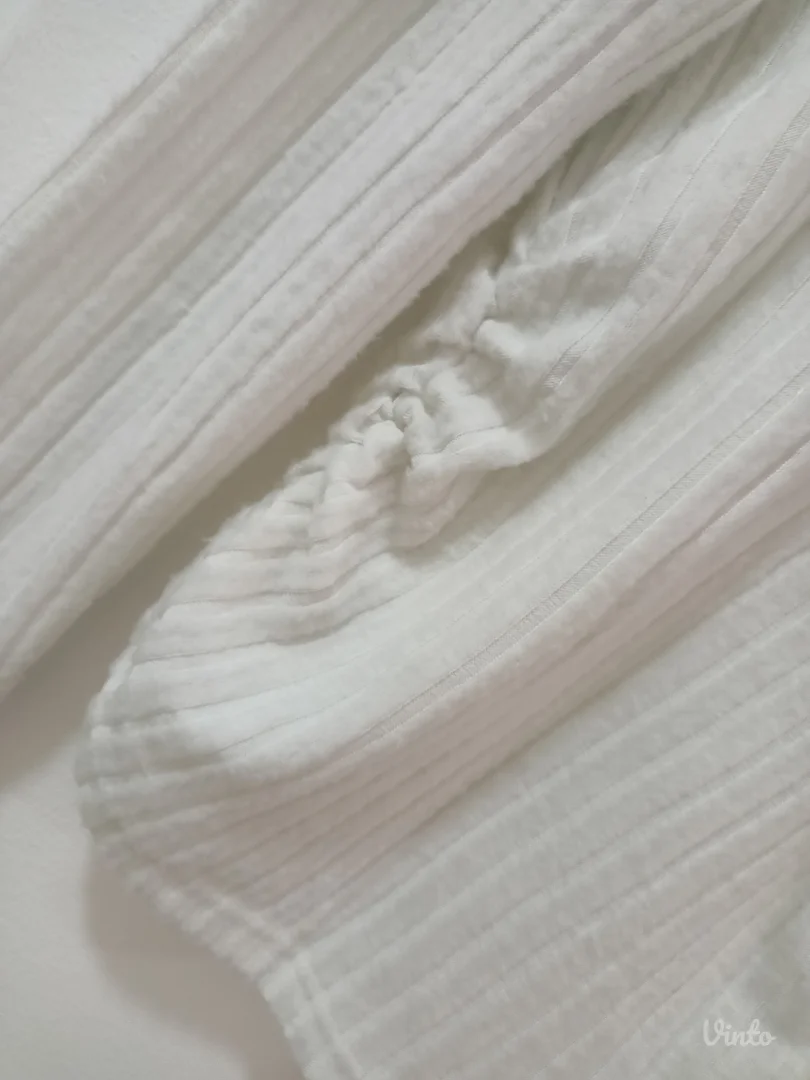 Nov beli Shein dzempercic S/M