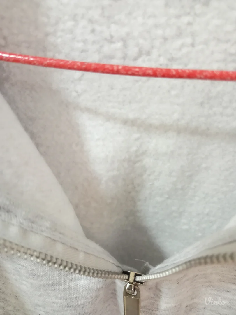 Nova Sinsay crop dukserica L