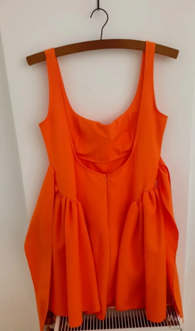 Letnja haljina sa masnom na ledjima S