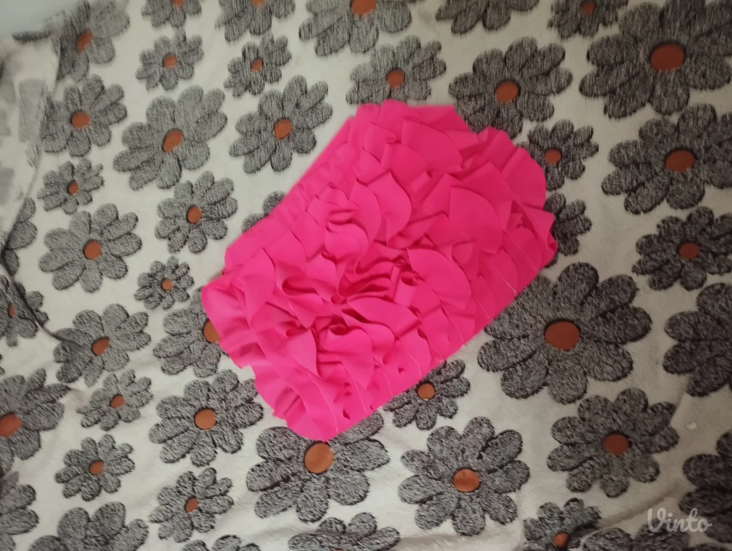 Roze suknjica sa karnerima