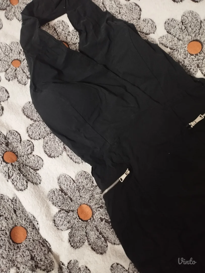 Crna haljina sa zipovima